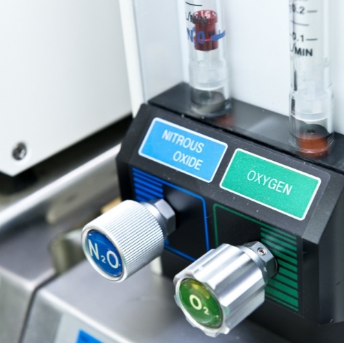 Machine with buttons saying nitrous oxide and oxygen